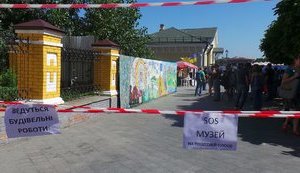 Активісти перекрили Поштову площу в Києві через підвищену аварійність, вимагають зустрічі з мером Кличком. ВІДЕО+ФОТОрепортаж (оновлено)