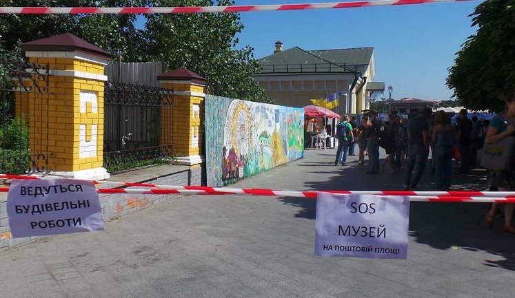 Активісти перекрили Поштову площу в Києві через підвищену аварійність, вимагають зустрічі з мером Кличком. ВІДЕО+ФОТОрепортаж (оновлено)