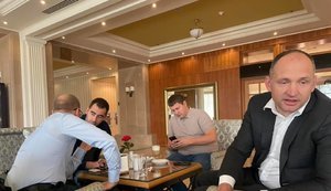 Учасник скандальної ДТП "слуга народу" Трухін в Трускавці п'є каву з куратором силового блоку в ОП Татаровим. ФОТОфакт