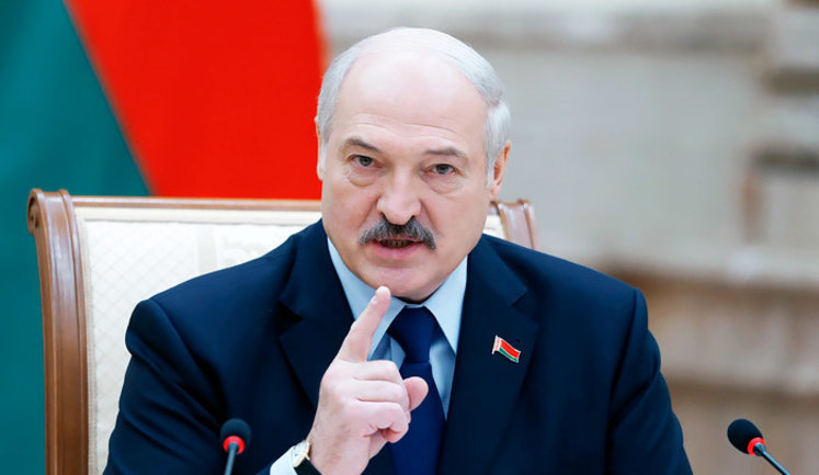 Лукашенко - інтелігенції: "Перш ніж щось зробити, думайте, стежте за кожним своїм кроком"