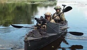 На Киевщине прошли испытания боевого каяка. ВИДЕО