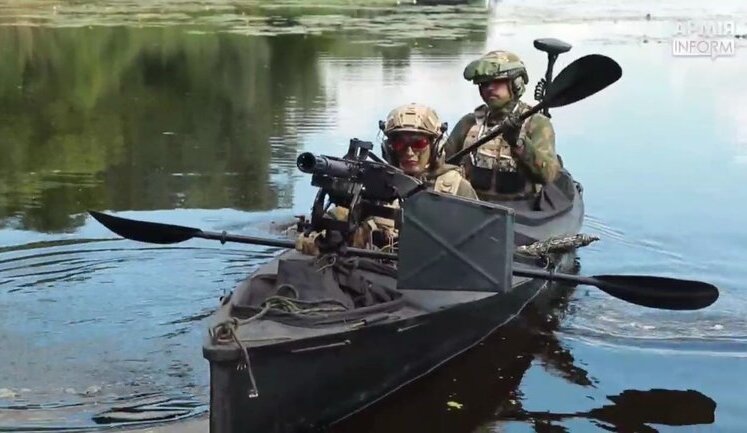 На Киевщине прошли испытания боевого каяка. ВИДЕО