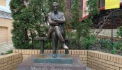 Пам’ятник Булгакову вивезли з центру Києва