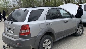 Викрито схему продажу гуманітарних авто для ЗСУ. ФОТОрепортаж