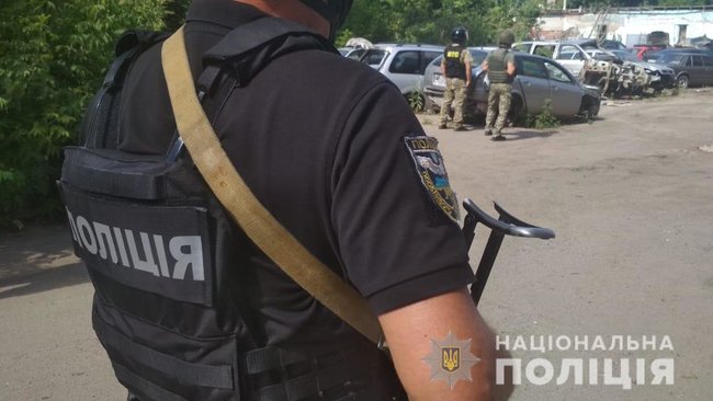Проводится спецоперация по задержанию мужчины, угрожающего взорвать гранату в Полтаве, - Нацполиция 01