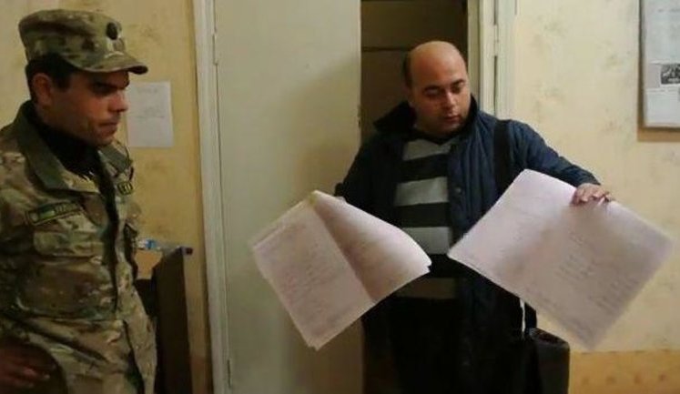 На округе в Донецкой области, где победил экс-"регионал" Шкиря, найдены пустые протоколы с мокрыми печатями. ВИДЕО