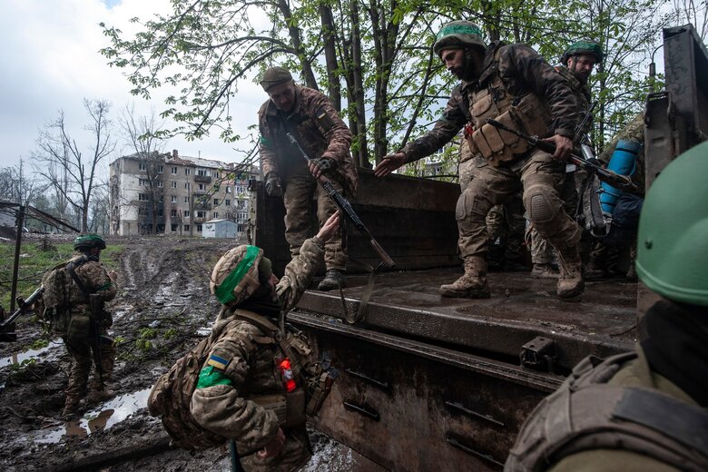 Бахмут. Супротив триває, - 93 ОМБр Холодний Яр 02