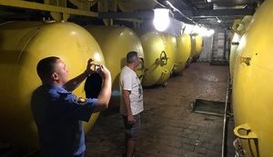 Фискальная служба проводит обыски на ликеро-водочных заводах в 15 областях Украины