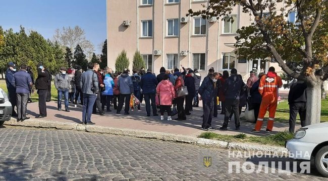 Полиция прекратила акцию протеста предпринимателей Белгорода-Днестровского против закрытия рынка на карантин 01