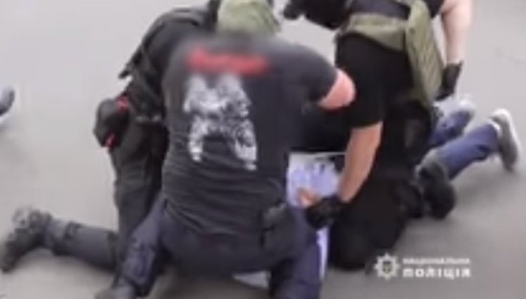 Під час одержання $100 тис. затримано двох "антикорупційних активістів", які шантажували компроматом в.о. держсекретаря Мінекології. ВІДЕО+ФОТОрепортаж (оновлено)
