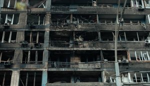 Наслідки удару РФ по Києву: ворог атакував у декілька хвиль, постраждало 11 людей, понад 5800 будинків без світла. ФОТОрепортаж