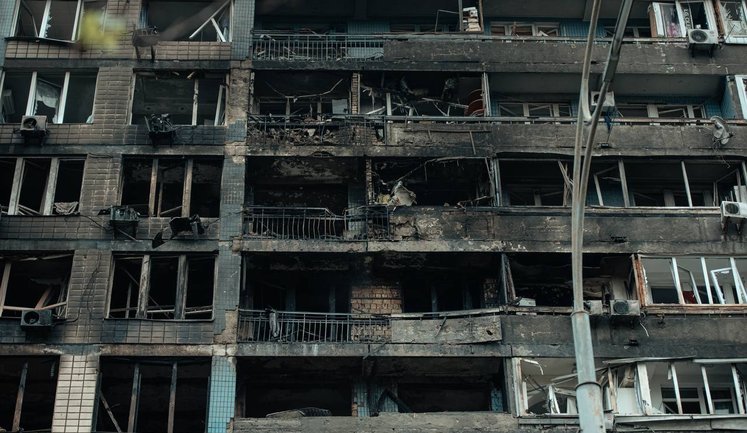 Наслідки удару РФ по Києву: ворог атакував у декілька хвиль, постраждало 11 людей, понад 5800 будинків без світла. ФОТОрепортаж