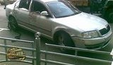 В центре Киева водитель, сбивший на переходе женщину, попал под самосуд очевидцев: в ход пошли биты и камни