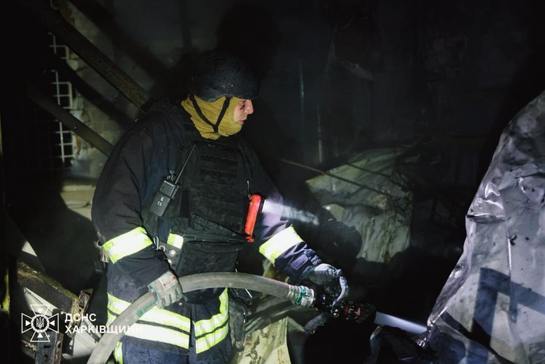 Чугуїв атакували дронами: 2000 кв. м пожеж