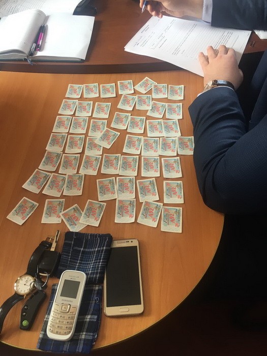 Під час одержання хабара талонами на бензин затримано заступника начальника Переяслав-Хмельницького відділу Нацполіції Київщини, - СБУ 04