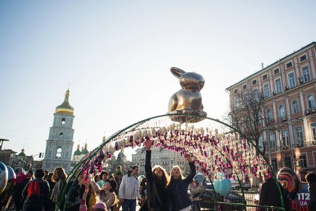 Фестиваль писанок на Софійській і Михайлівській площах Києва 09