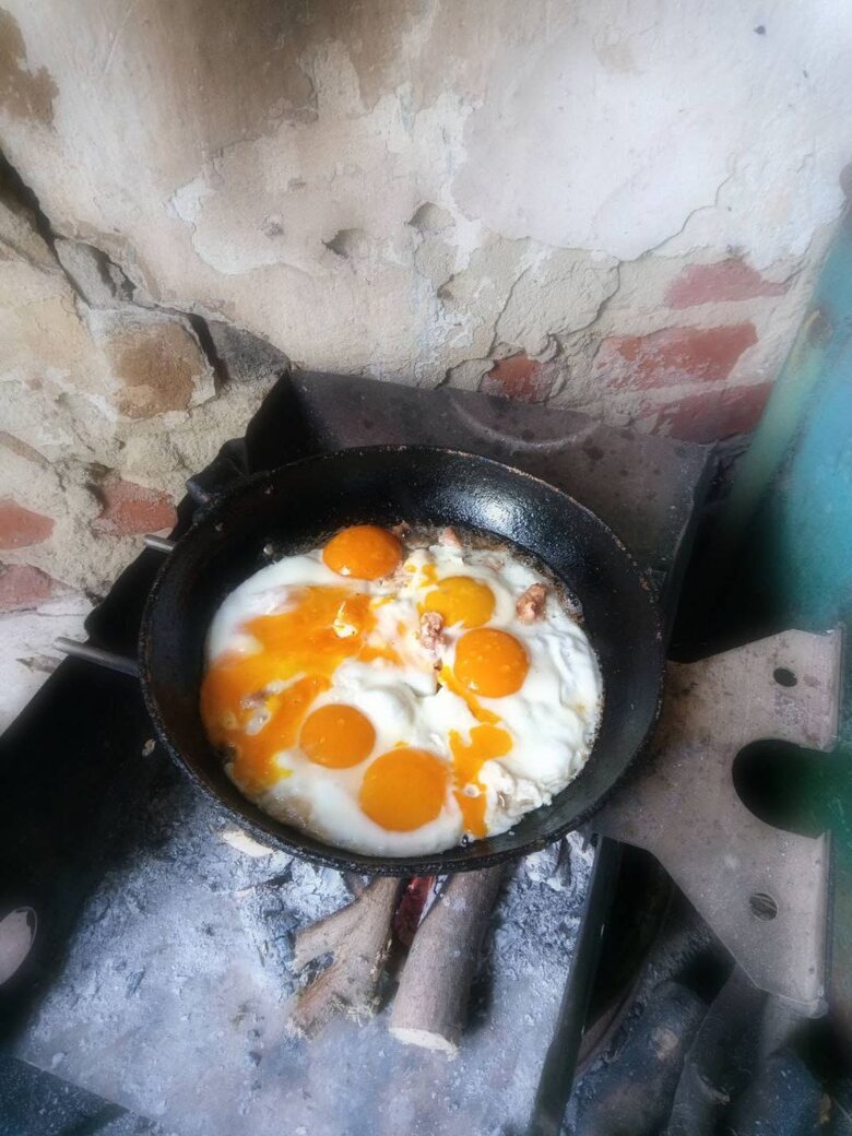 Антон Даниленко: Росіяни просто працювали по графіку. О десятій годині бабах, і починається. Декілька десятків снарядів. Могло іти дві людини і по них випускали 6-7 ракет Граду 07