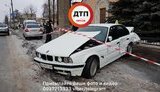 Жуткое ДТП в Киеве: На Дарнице BMW вылетел на тротуар и раздавил женщину о столб. ФОТОрепортаж+ВИДЕО