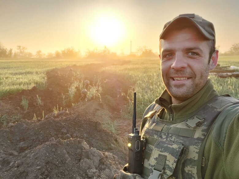 Артилерист Євген Назаренко, позивний Кадет: Ми більше ніж переможемо. Тому що навіть така структура, як НАТО, побачила, що таку країну, як Україна, і її Збройні сили, не зрівняти з НАТО. Ми - сила сильна 01