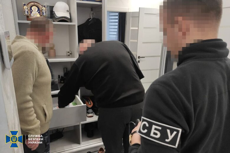 Правоохранители проводят обыски у нардепа Дубинского 03