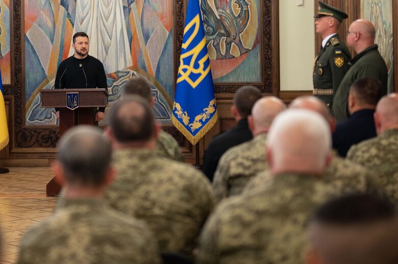 Зеленський вручив генеральські погони військовим і правоохоронцям 01