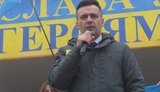 Екс-журналіст Гнап подав документи в ЦВК і отримав у подарунок шапку з Давосу. ВІДЕО+ФОТОрепортаж