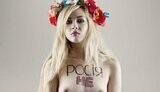 FEMEN в ответ на календарь студенток МГУ показали Путину голую грудь: &amp;quot;поклонение фаллосу вождя - не наш стиль&amp;quot;. ФОТО.
