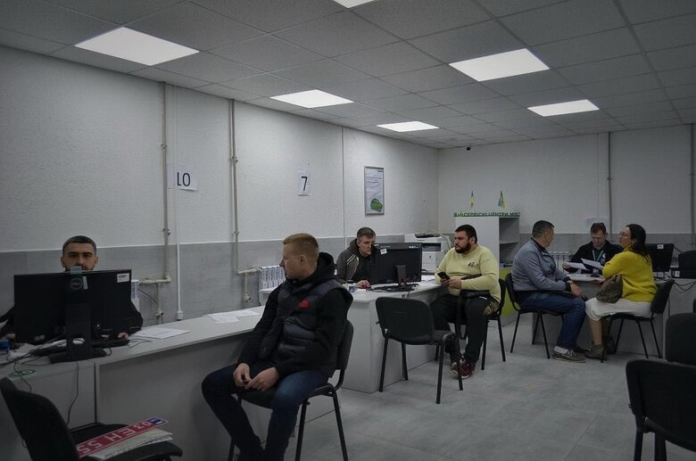 Перший сервісний центр МВС в укритті почав працювати у Харкові.