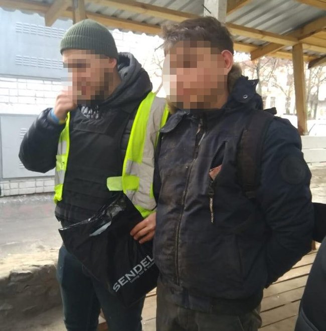19-летний киевлянин изнасиловал школьницу и вымогал у нее деньги, угрожая выложить интимные снимки в интернет 01