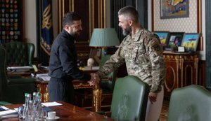 Zelenskyy meets with serviceman and writer Illarion Pavliuk. PHOTO