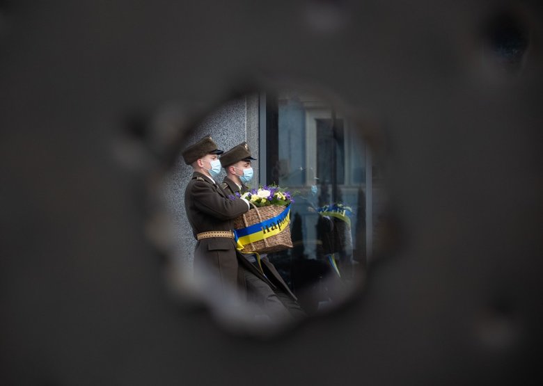 Зеленський вшанував память полеглих захисників Донецького аеропорту 10