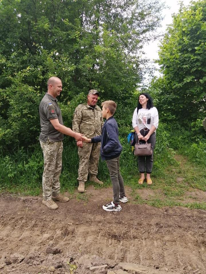 Десятирічний хлопчик заощадив 300 доларів та купив для ЗСУ зарядку на сонячній батареї 02 Десятирічний хлопчик заощадив 300 доларів та купив для ЗСУ зарядку на сонячній батареї 02
