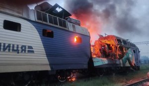 Окупанти атакували залізничну інфраструктуру на Дніпропетровщині: пошкоджено локомотиви. ФОТО