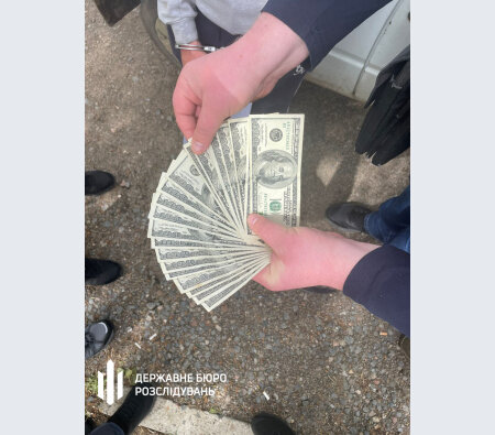 Прикордонник допомагав ухилянтам тікати за кордон