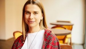 Невестка покойного Кернеса Привалова извинилась за анекдот о бандеровцах и фото на Красной площади в Москве