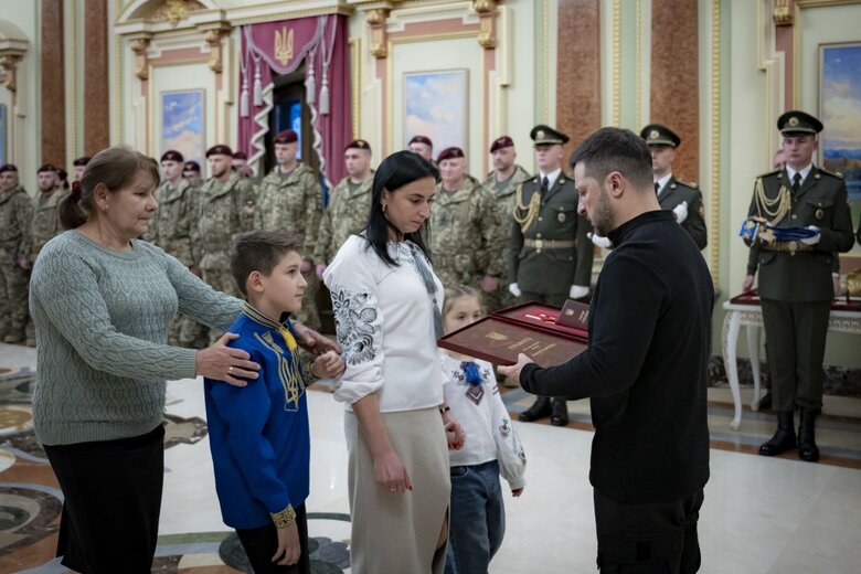 родини загиблих Героїв України отримали нагороди
