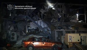Росіяни атакували Запоріжжя безпілотниками: без світла залишилось майже 9 тисяч абонентів, сталася пожежа. ФОТОрепортаж (оновлено)