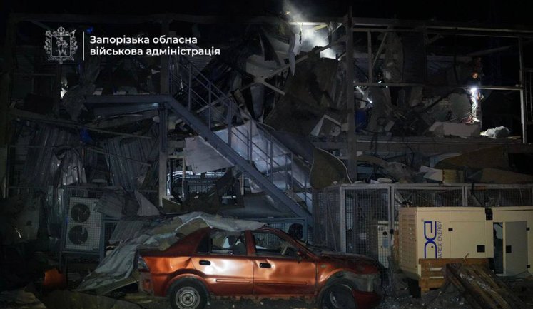 Росіяни атакували Запоріжжя безпілотниками: без світла залишилось майже 9 тисяч абонентів, сталася пожежа. ФОТОрепортаж (оновлено)