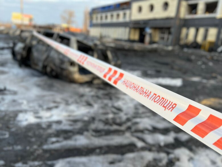 Наслідки ракетного удару по Конотопу: пошкоджено житлові будинки, приміщення СТО, 3 особи дістали поранення 11