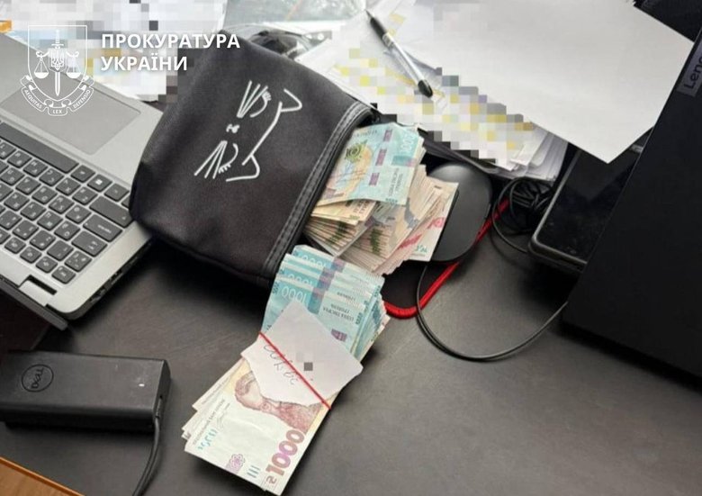 Посадовців армійського корпусу викрили на поборах