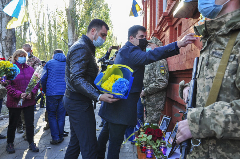 Меморіальну дошку Юрію Дяковському відкрили на будівлі СБУ в Словянську 08