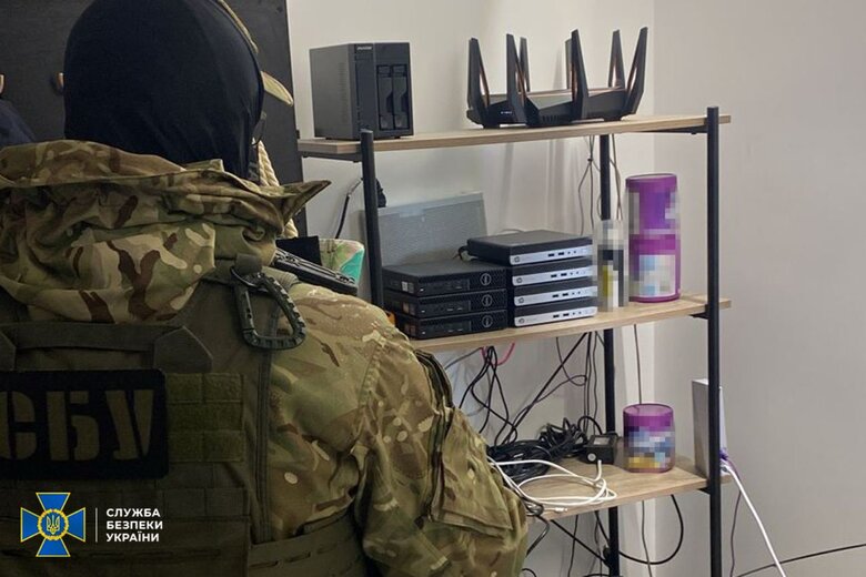 СБУ ліквідувала проксі-центр у Полтаві, через який РФ дезінформувала українців 01 СБУ ліквідувала проксі-центр у Полтаві, через який РФ дезінформувала українців 01