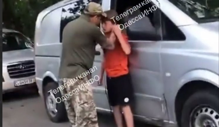 Pinned him against car and struck him in face: Odesa TCR launches investigation over video of clash between man in military uniform and teenager. VIDEO