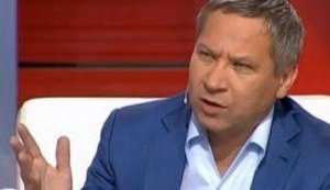 "Регионал" Лукьянов объяснил, в чем зло Майдана: "Культурная общественность возмущена - лавочки поломаны, газоны вытоптаны". ВИДЕО