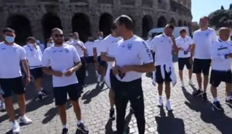 "Bravissimo! Слава Україні!, - футболісти збірної України прогулялися по Риму перед матчем 1/4 фіналу Євро-2020 проти збірної Англії. ВІДЕО