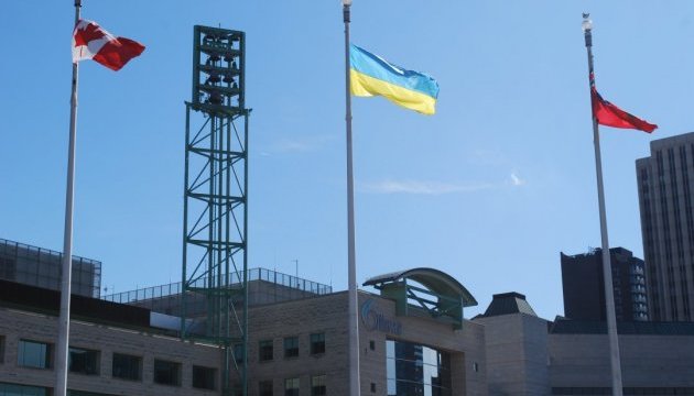 Над мерією Оттави піднято прапор України 01