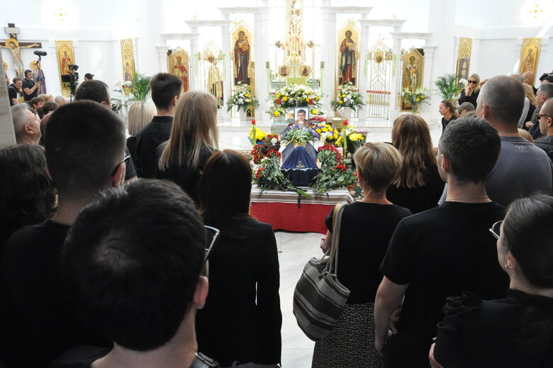 В Киеве попрощались с 21-летним воином Остапом Онистратом 01