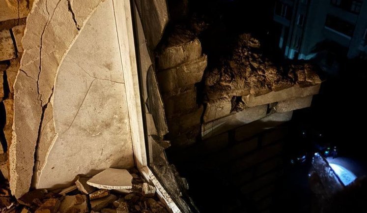 У Сумах дрони влучили в багатоповерхівку та приватний будинок: пошкоджено житло, є постраждалі