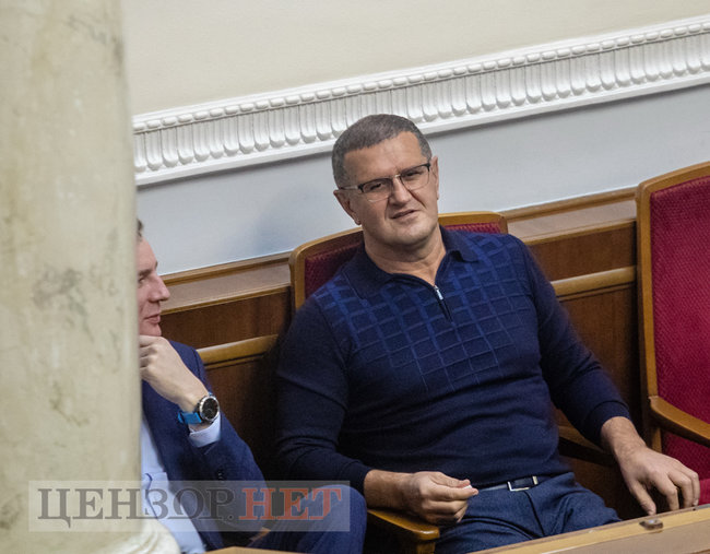 Розповідь Медведчука, обійми від Балоги, нарада у Верещук, дискусія Гетманцева і привітання Разумкова Халимону, - день роботи ВР 1 грудня 09
