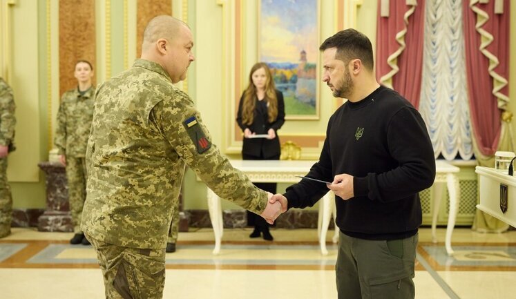 Зеленский вручил 30 жилищных сертификатов Героям Украины и семьям павших Героев. ФОТОрепортаж
